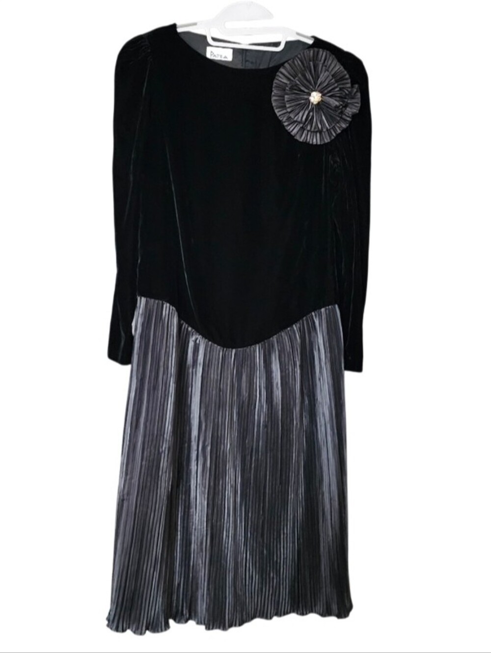 Vintage Black Long Sleeve Velvet/Satin Dress with Pleated Skirt And Flower